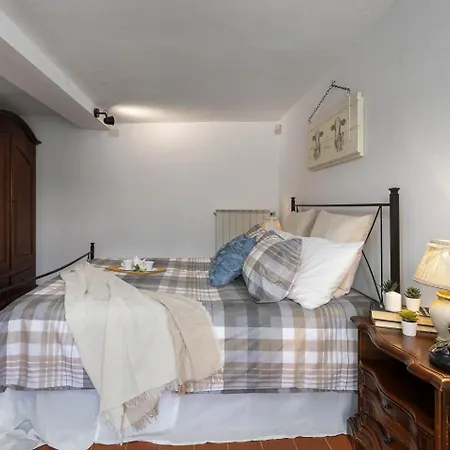 E Maneggio Poggio Leone Farm stay *