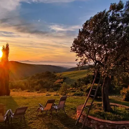 E Maneggio Poggio Leone مزرعة للإقامة *