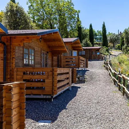 مزرعة للإقامة E Maneggio Poggio Leone *