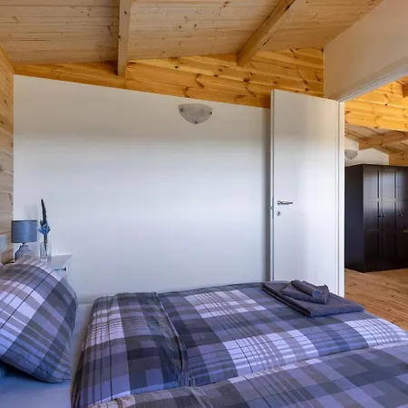 مزرعة للإقامة E Maneggio Poggio Leone